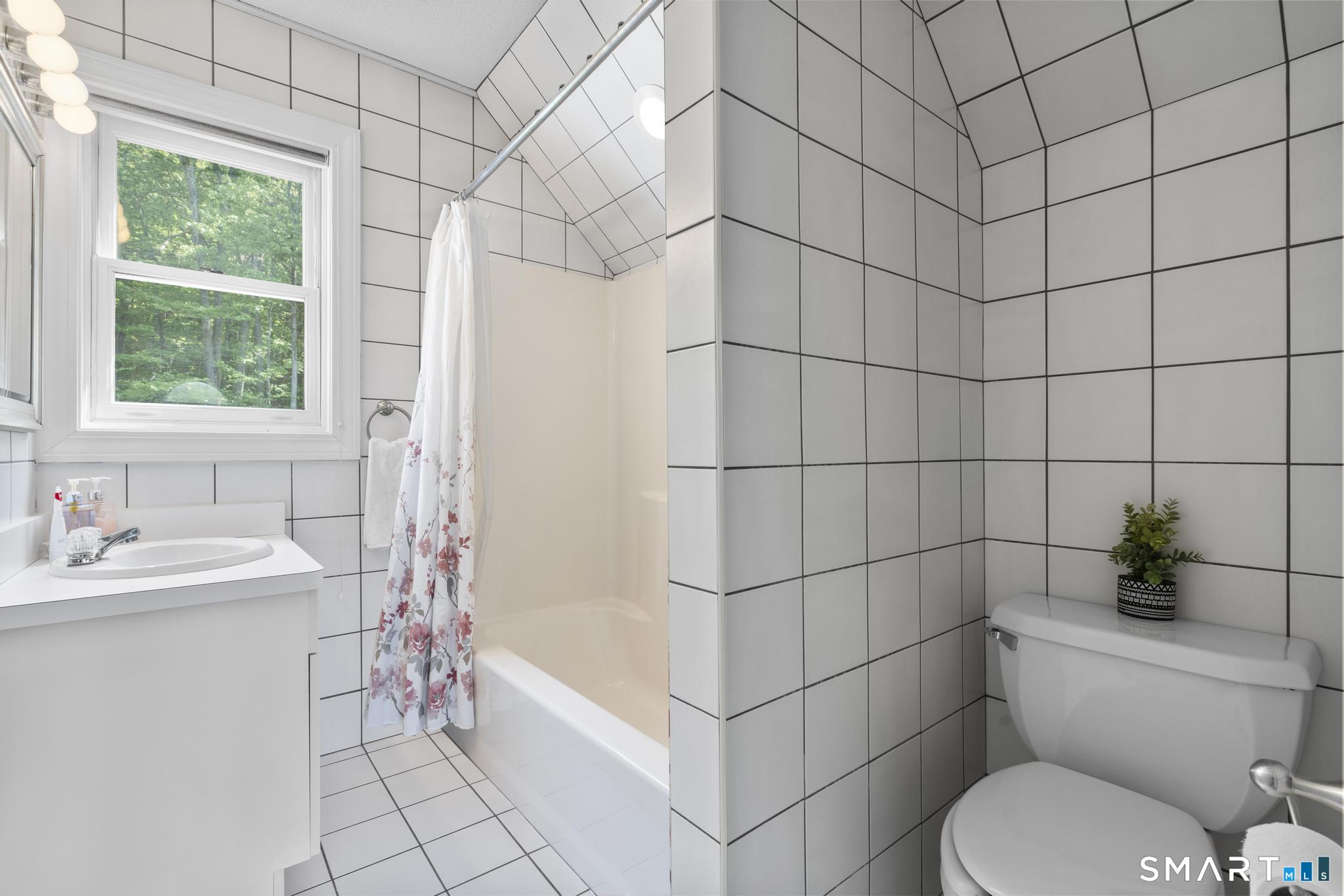 1 Hidden Brook Road Hamden, CT 06518 - Photo 28 of 40