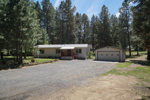60453 Zuni Road Bend, OR 97702 - Photo 5 of 27 664E057F-2576-4DBB-9B8A-FA44271CFA80