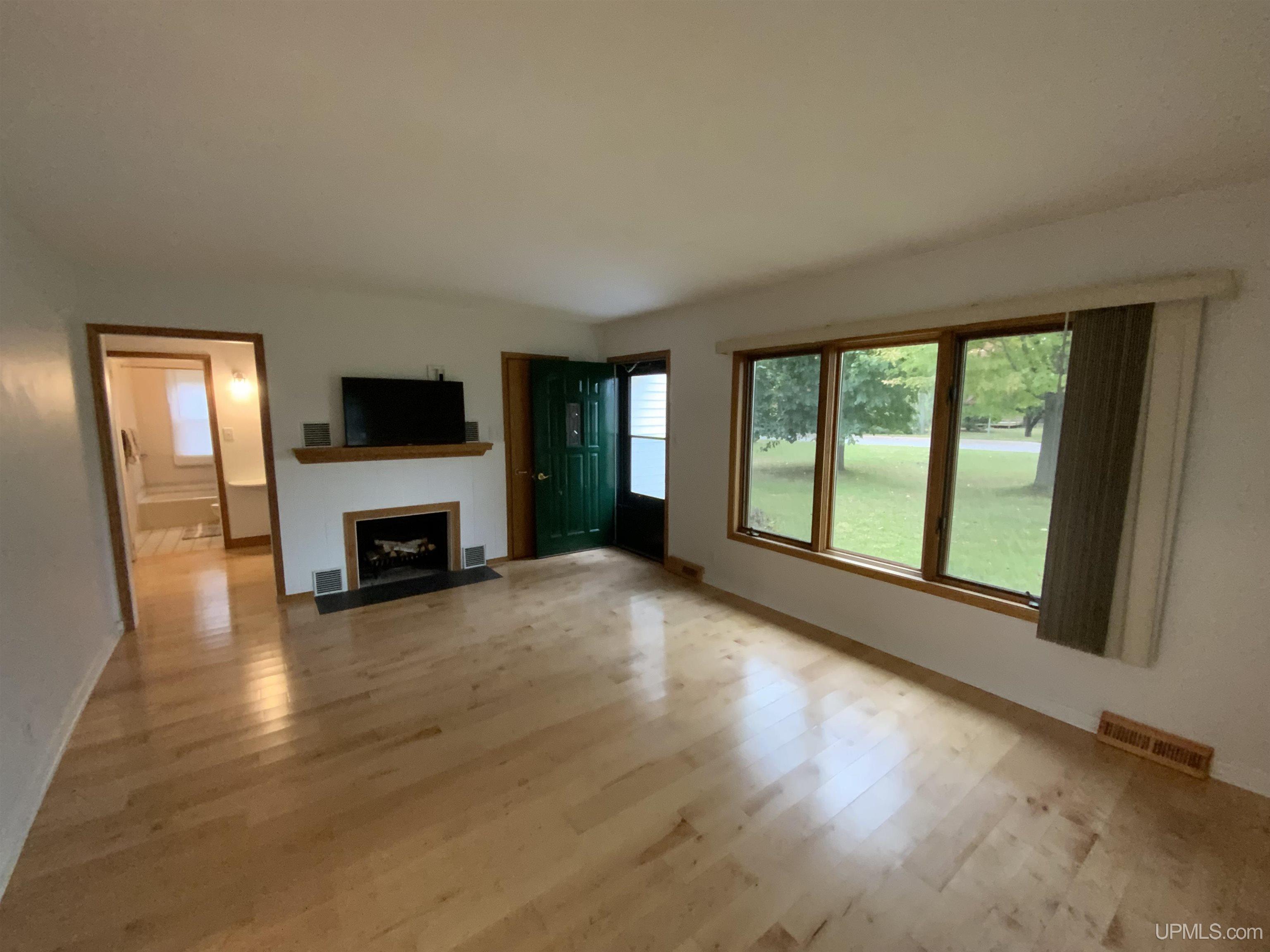 2010 West Ridge Street Marquette, MI 49855 - Photo 3 of 26 Gallery Image 3
