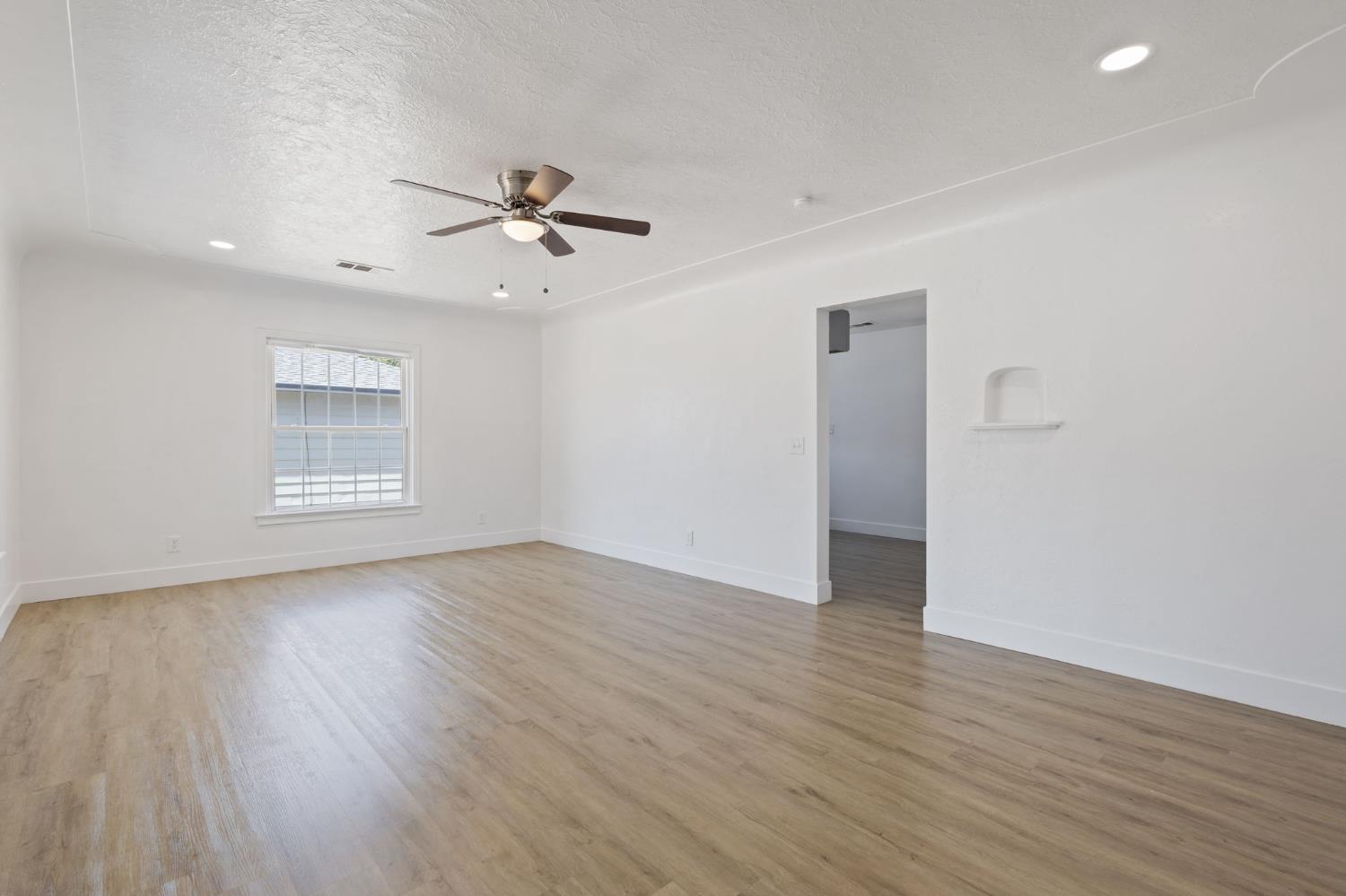 365 East Main Street Merced, CA 95340 - Photo 5 of 27