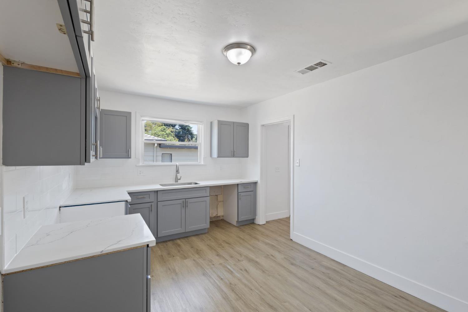 365 East Main Street Merced, CA 95340 - Photo 8 of 27