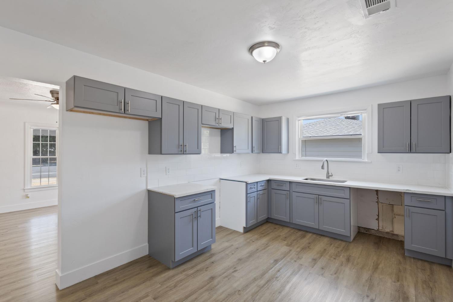 365 East Main Street Merced, CA 95340 - Photo 9 of 27