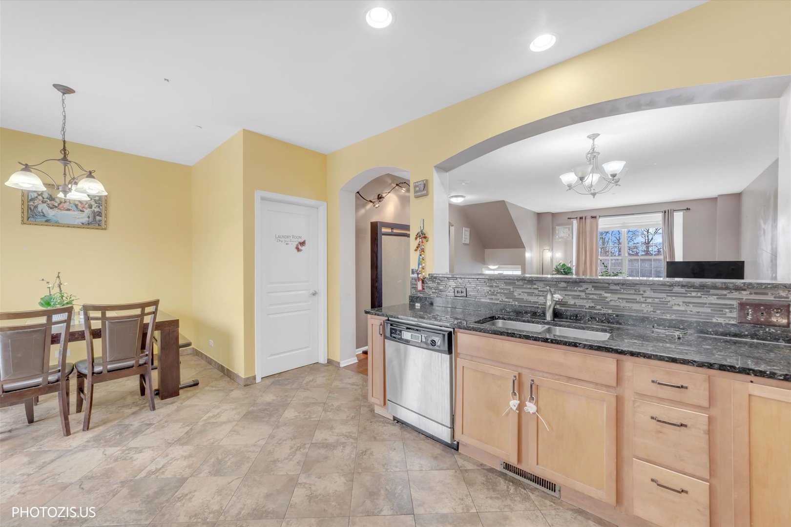15 East Willow Road Wheeling, IL 60090 - Photo 8 of 34 Gallery Image 8