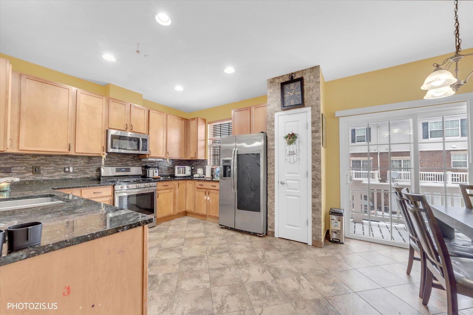 15 East Willow Road Wheeling, IL 60090 - Photo 9 of 34 Gallery Image 9