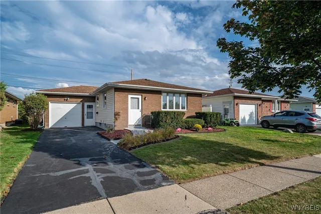$215,000 | 74 Rosemead Lane, Cheektowaga, NY 14227