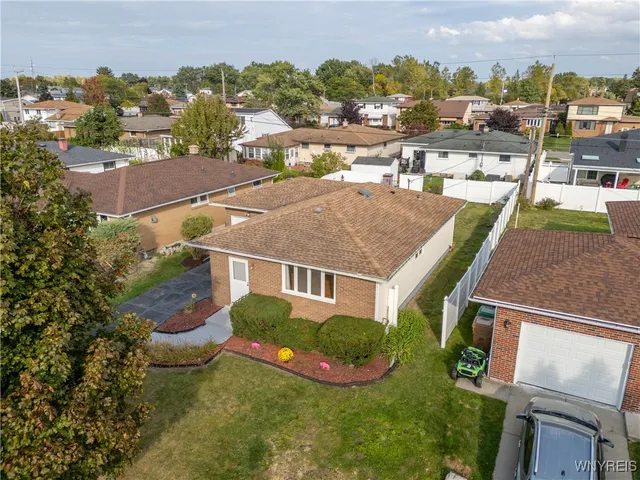 $215,000 | 74 Rosemead Lane, Cheektowaga, NY 14227
