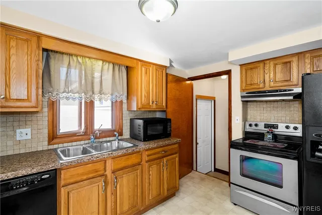 $215,000 | 74 Rosemead Lane, Cheektowaga, NY 14227