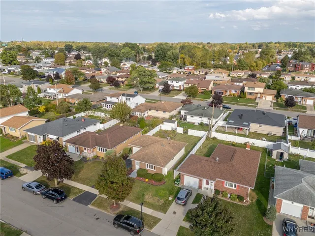 $215,000 | 74 Rosemead Lane, Cheektowaga, NY 14227