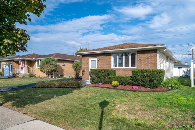 $215,000 | 74 Rosemead Lane, Cheektowaga, NY 14227