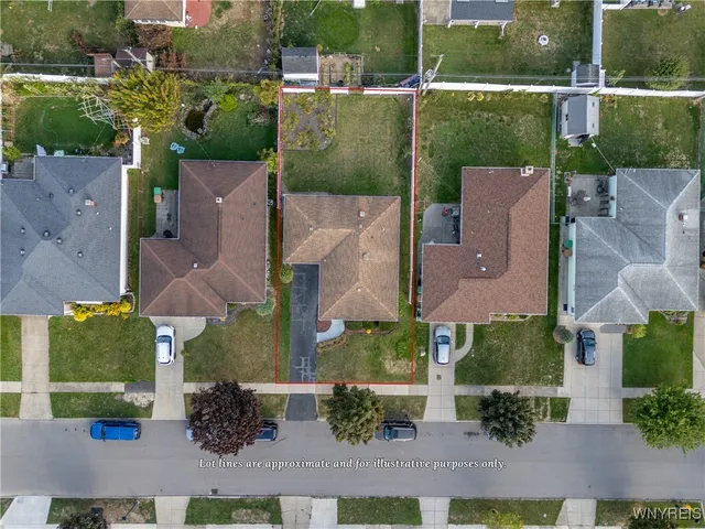 $215,000 | 74 Rosemead Lane, Cheektowaga, NY 14227