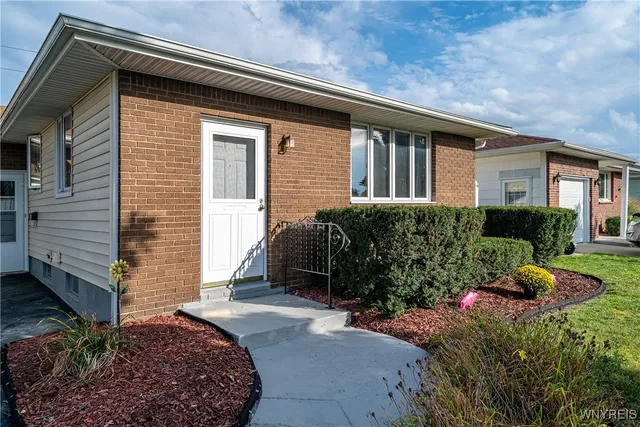 $215,000 | 74 Rosemead Lane, Cheektowaga, NY 14227