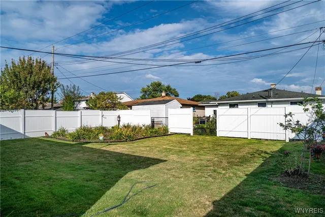 $215,000 | 74 Rosemead Lane, Cheektowaga, NY 14227