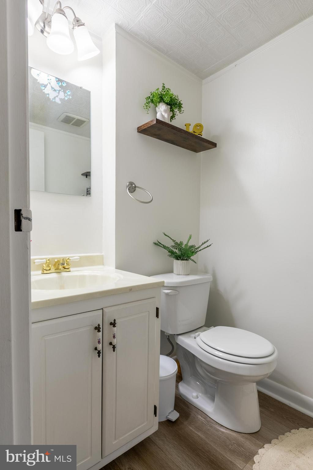 400 Glendale Road, Unit A54 Havertown, PA 19083 - Photo 14 of 21 Half Bathroom