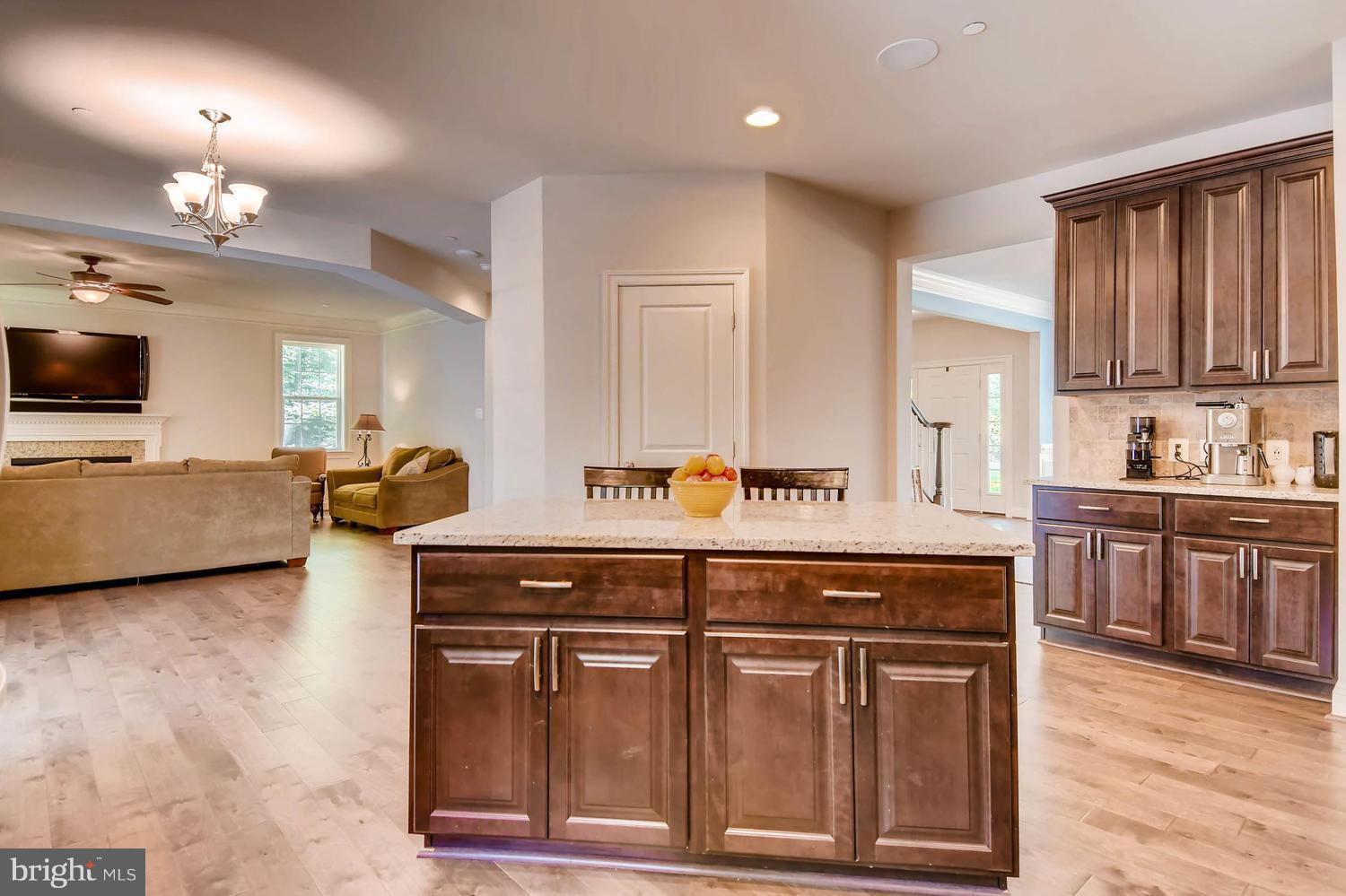 5507 Green Bridge Road Dayton, MD 21036 - Photo 14 of 30 Center island with breakfast bar / pantry