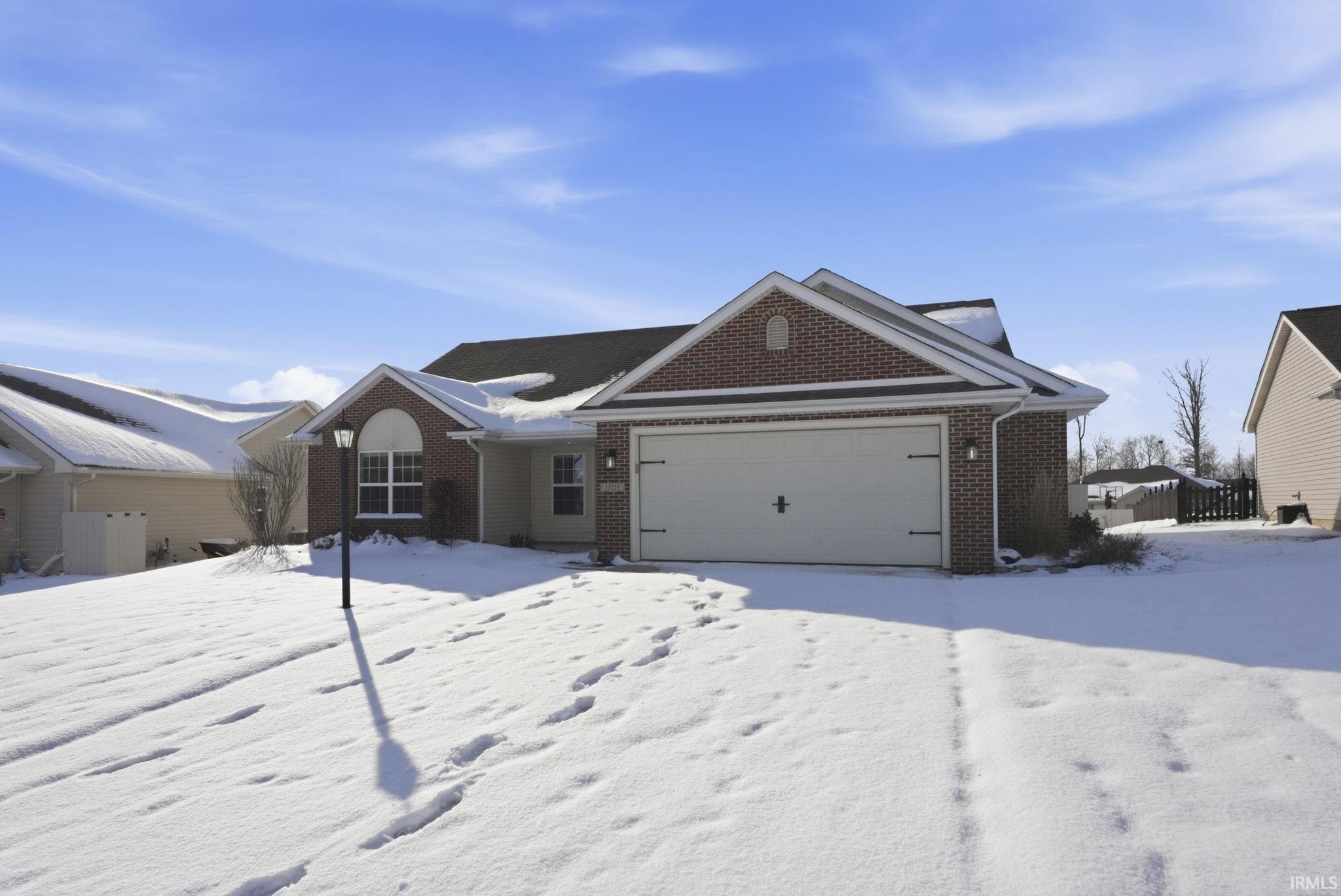 13221 Delano Cove Fort Wayne, IN 46845 - Photo 4 of 27