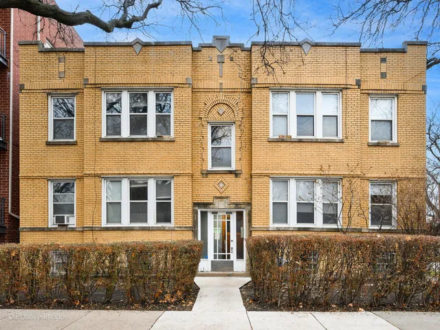 $3,800 | 3702 West Cornelia Avenue, Unit 1, Chicago, IL 60618