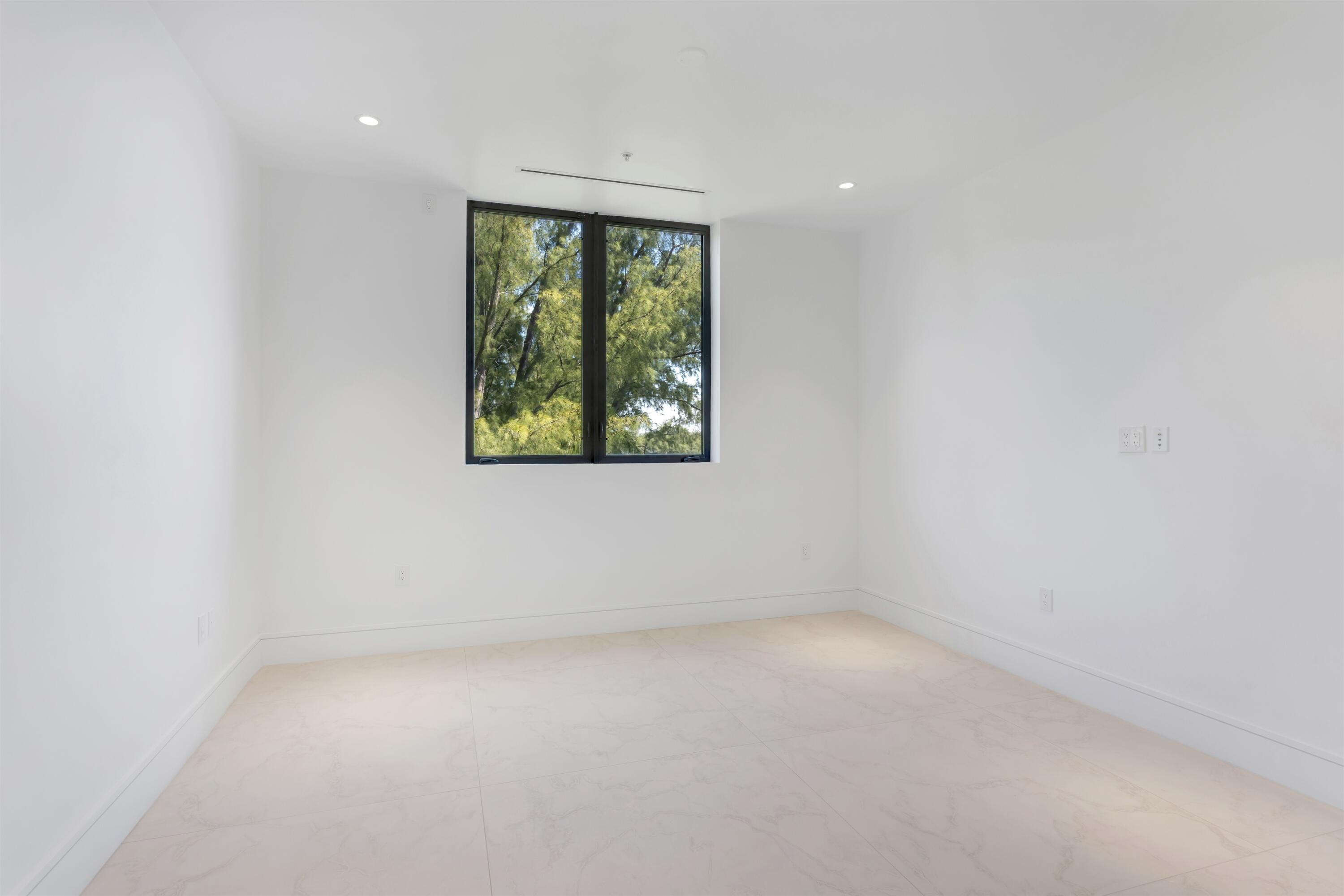 900 Lago Mar Lane, Unit PH Boca Raton, FL 33431 - Photo 28 of 58 an empty room with windows