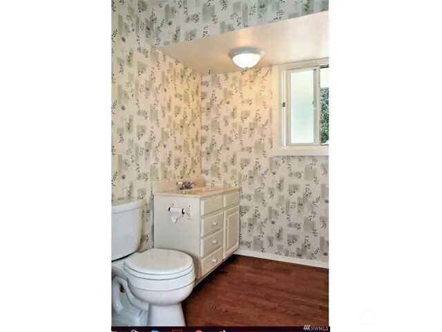 $3,900 | 2420 94th Avenue Northeast, Clyde Hill, WA 98004