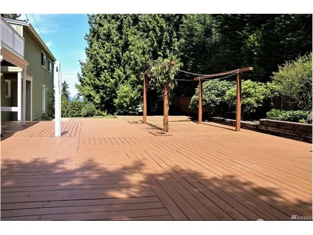 $3,900 | 2420 94th Avenue Northeast, Clyde Hill, WA 98004