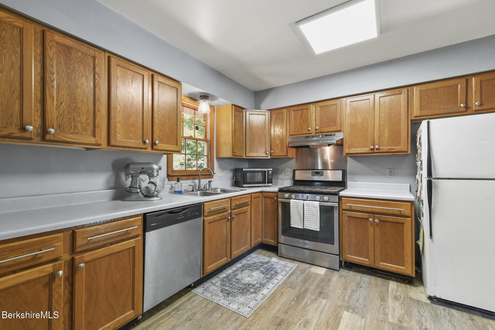29 Murphy Place Pittsfield, MA 01201 - Photo 7 of 25 Kitchen