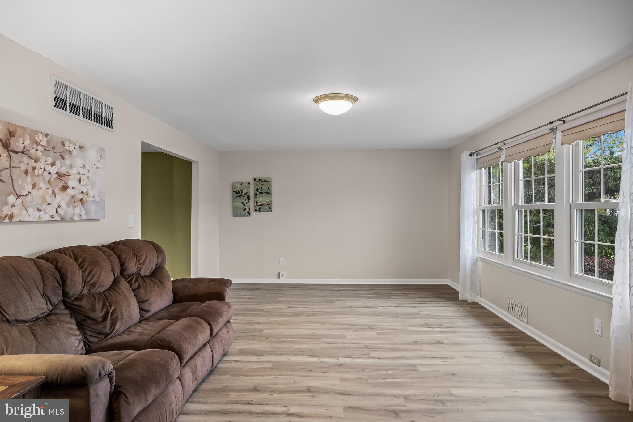 112 Champlain Road Marlton, NJ 08053 - Photo 7 of 44 Living Room