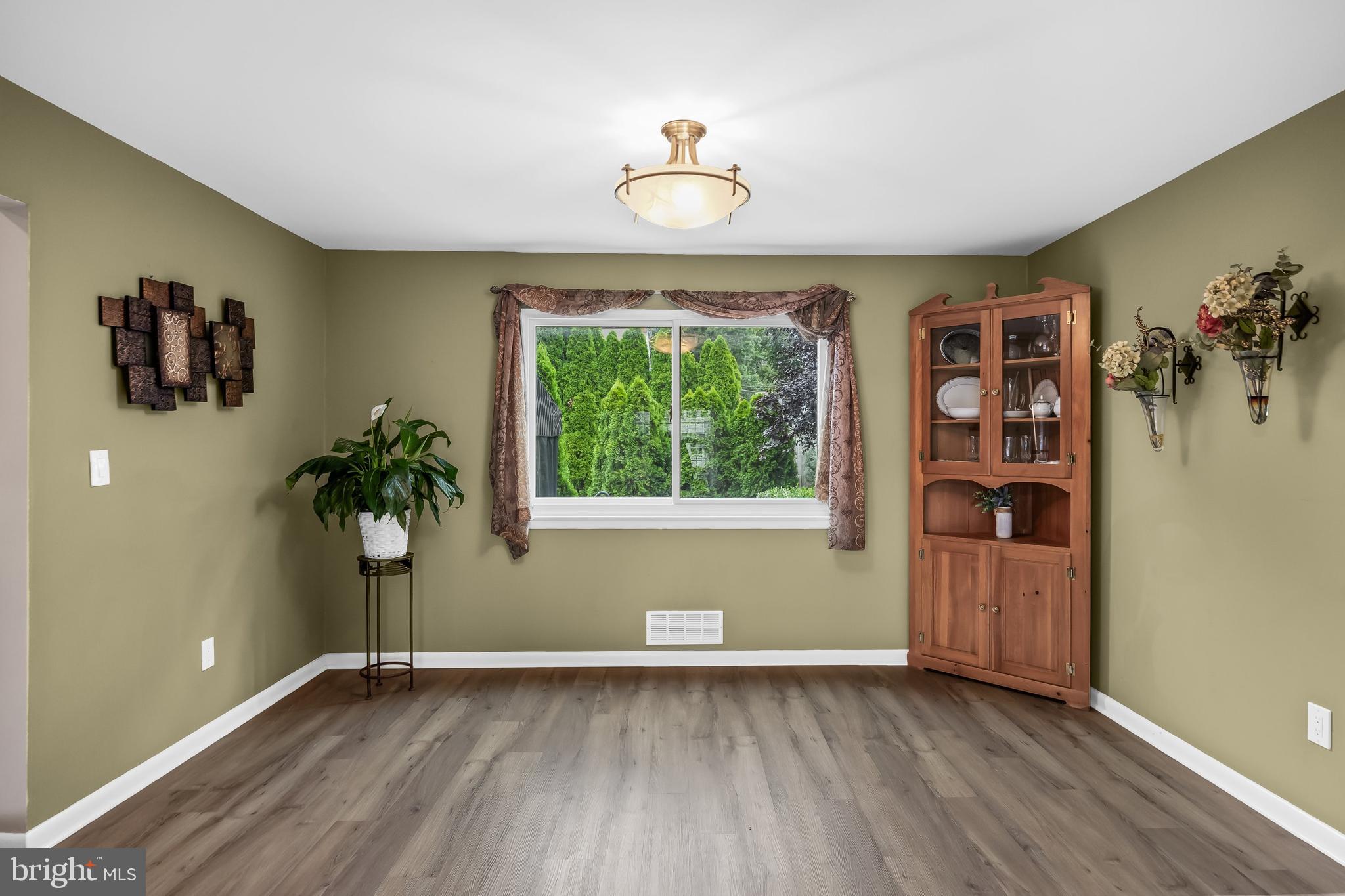 112 Champlain Road Marlton, NJ 08053 - Photo 10 of 44 Dining Room