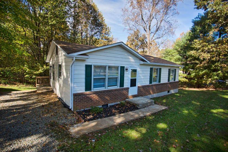 3977 Pitzer Road Roanoke, VA 24014 - Photo 1 of 29 Pitzer003a