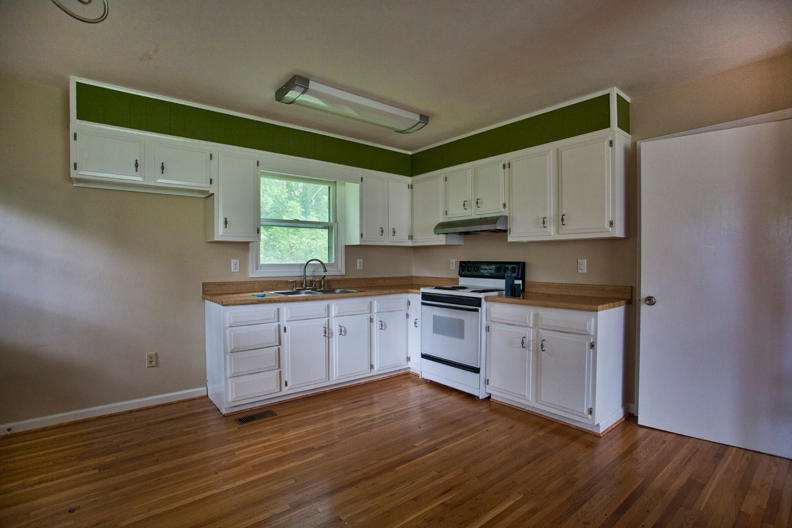 3977 Pitzer Road Roanoke, VA 24014 - Photo 3 of 29 Pitzer007