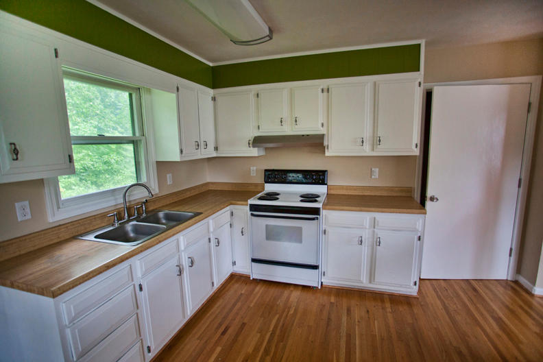 3977 Pitzer Road Roanoke, VA 24014 - Photo 5 of 29 Pitzer009