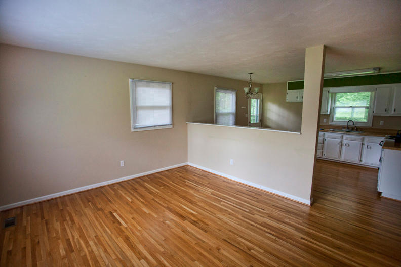 3977 Pitzer Road Roanoke, VA 24014 - Photo 7 of 29 Pitzer003