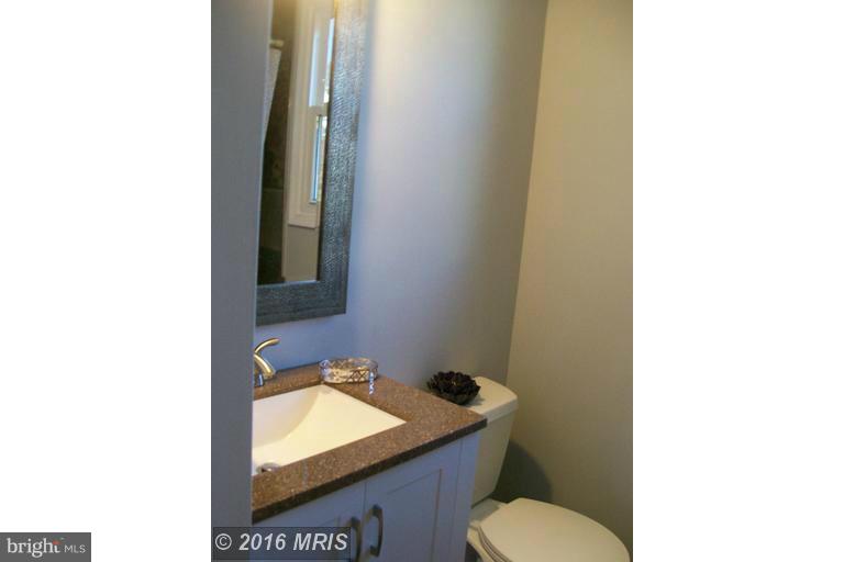2703 Garnet Road Baltimore, MD 21234 - Photo 9 of 19 Bath