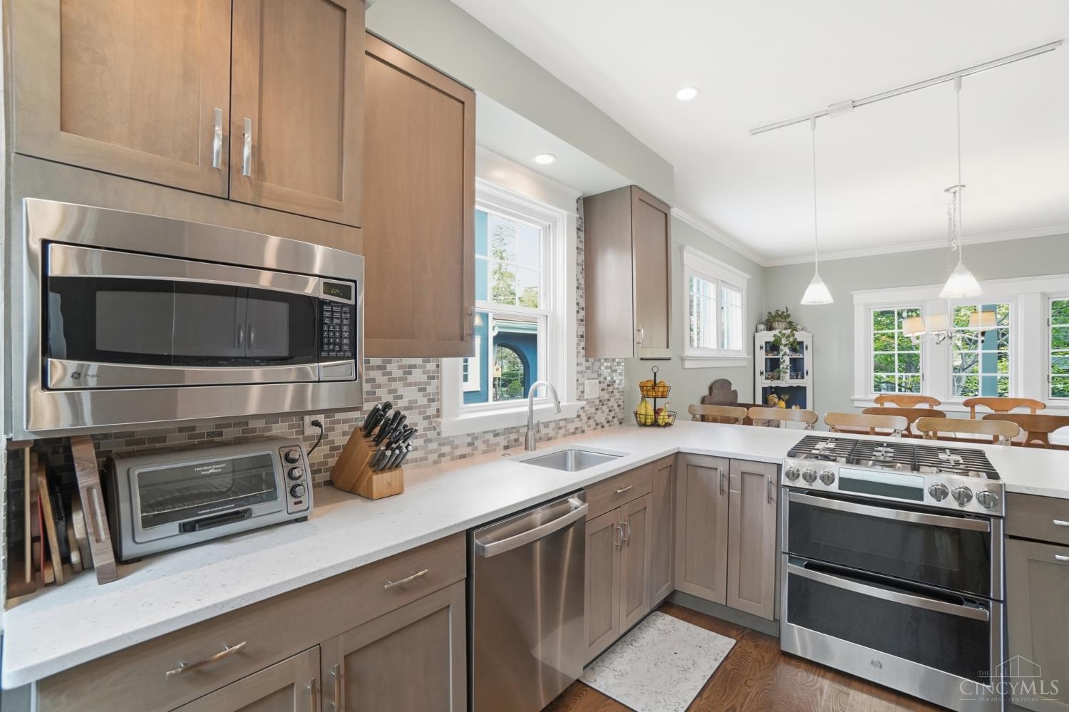 1325 Edwards Road Cincinnati, OH 45208 - Photo 10 of 43