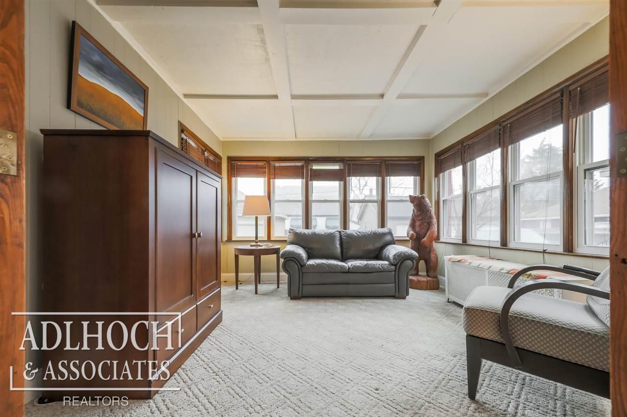 1375 Nottingham Road Grosse Pointe, MI 48230 - Photo 7 of 17 31367530-6.JPG