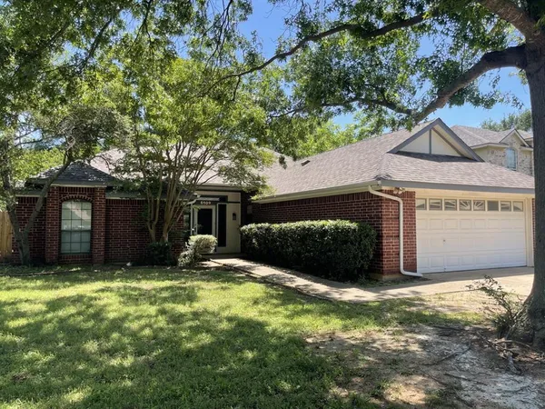 $2,195 | 6109 Kingswood Drive, Arlington, TX 76001