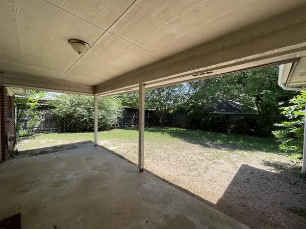 $2,195 | 6109 Kingswood Drive, Arlington, TX 76001
