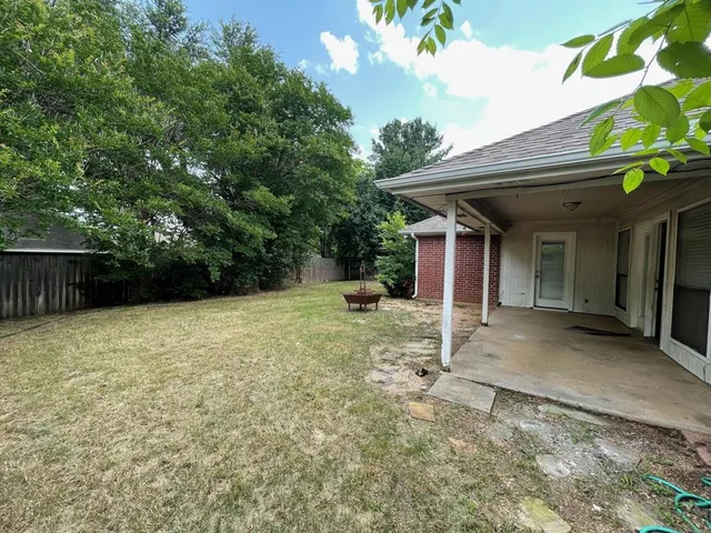 $2,295 | 6109 Kingswood Drive, Arlington, TX 76001