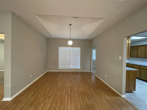 $2,195 | 6109 Kingswood Drive, Arlington, TX 76001