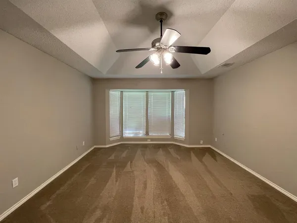$2,195 | 6109 Kingswood Drive, Arlington, TX 76001