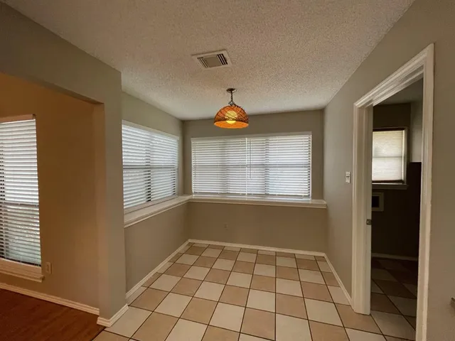 $2,295 | 6109 Kingswood Drive, Arlington, TX 76001