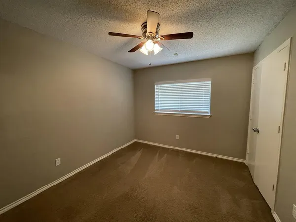 $2,195 | 6109 Kingswood Drive, Arlington, TX 76001
