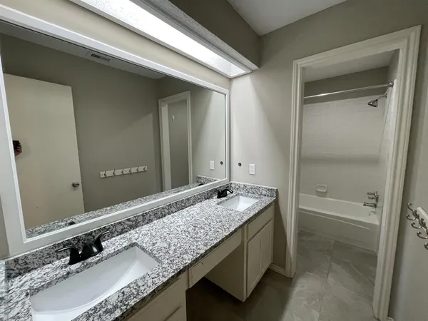 $2,195 | 6109 Kingswood Drive, Arlington, TX 76001