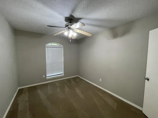 $2,195 | 6109 Kingswood Drive, Arlington, TX 76001