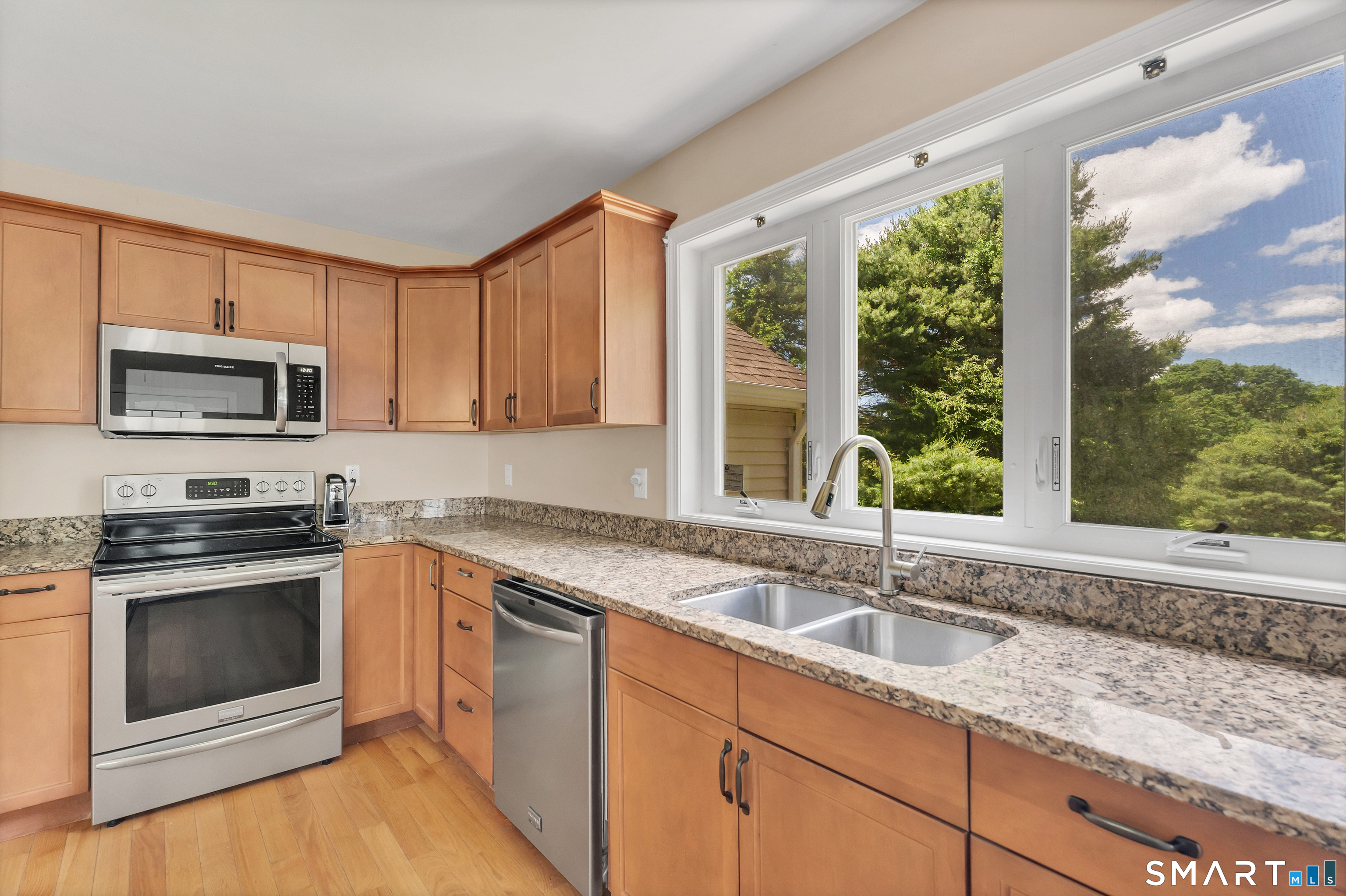 346 Hazelnut Hill Road Groton, CT 06340 - Photo 5 of 29
