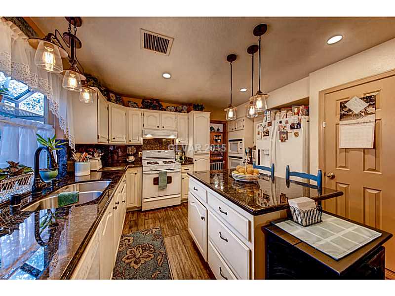 161 West Rochell Drive Henderson, NV 89015 - Photo 13 of 35 Kitchen.