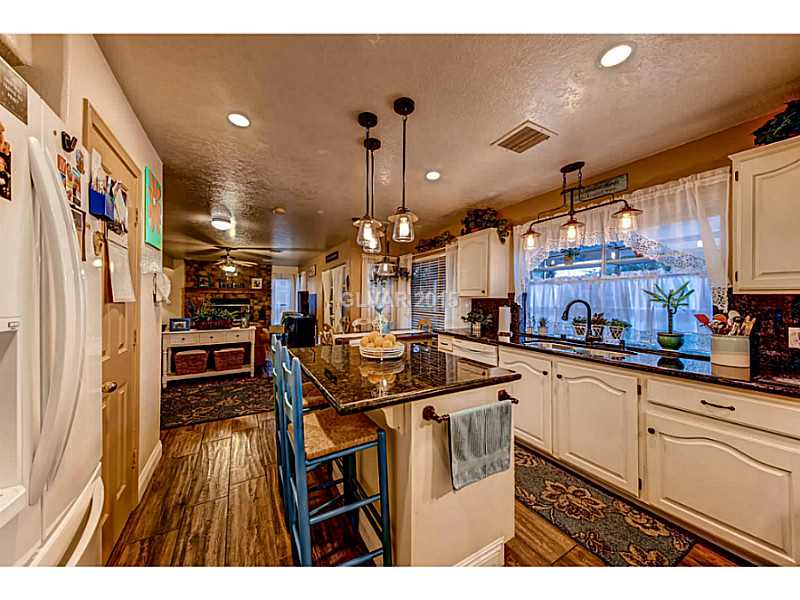 161 West Rochell Drive Henderson, NV 89015 - Photo 15 of 35 Kitchen.