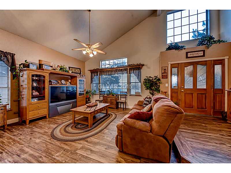 161 West Rochell Drive Henderson, NV 89015 - Photo 10 of 35 Living Room.