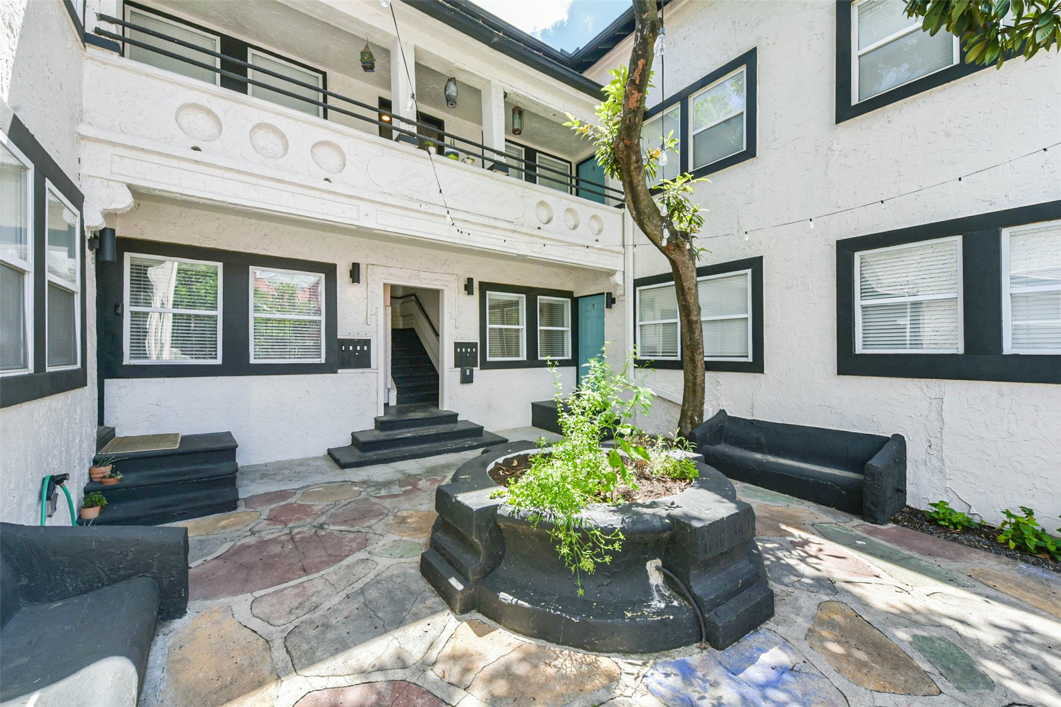 415 Fairview Street, Unit 8 Houston, TX 77006 - Photo 8 of 19 Private gated courtyard for residents only.