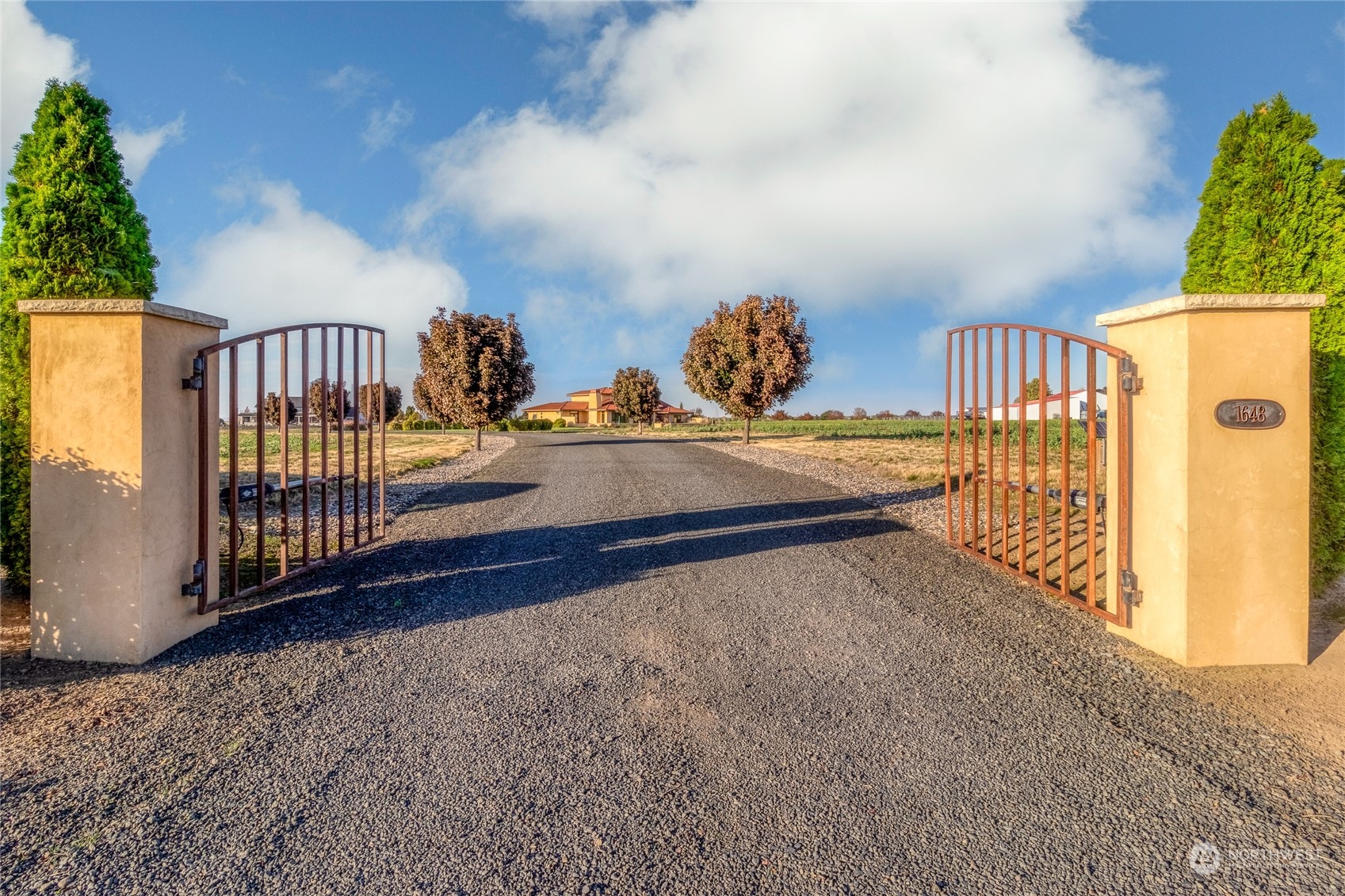 1648 Stateline Road Walla Walla, WA 99362 - Photo 3 of 40 a view of entryway