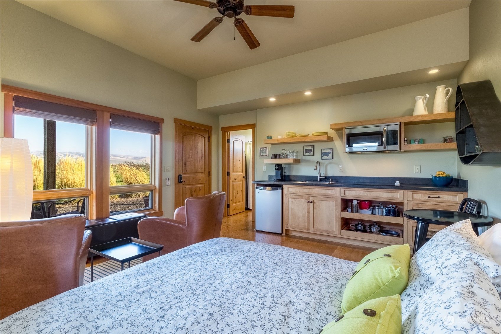 1648 Stateline Road Walla Walla, WA 99362 - Photo 31 of 40 a living room with furniture and a flat screen tv