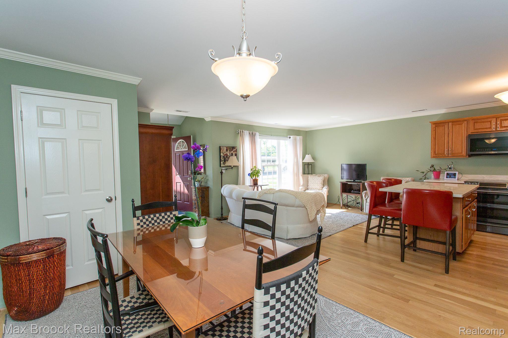 33552 Utica Road, Unit 19 Fraser, MI 48026 - Photo 14 of 38